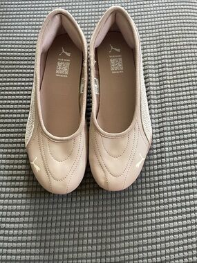 NWOT Puma Women's Light Pink Catch Soleil Ballet Flats with Cream Accents Size 8